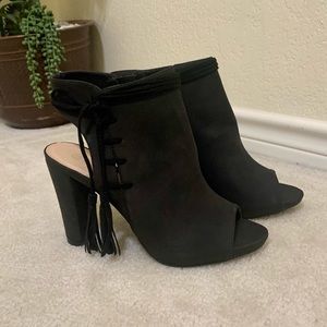 Black size 10 heels with tassels
